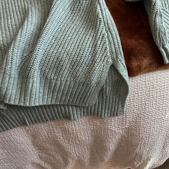 American Eagle Sweater - Picture 5 of 6